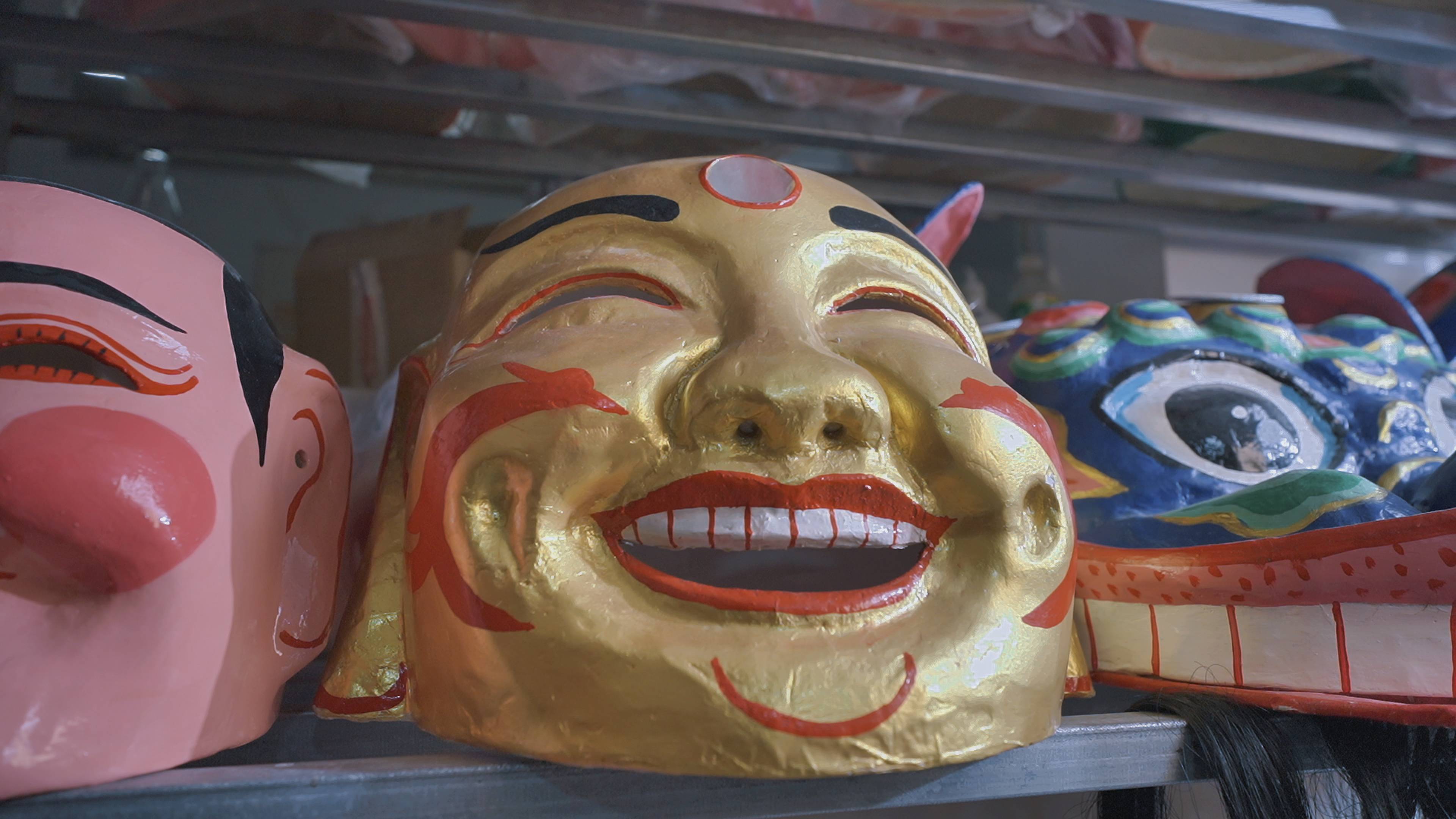 ���ϱ�ɽ: Ц���� ��ס�˴�ͷ ����