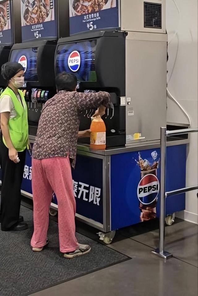 山姆回应顾客自带桶免费续杯饮料