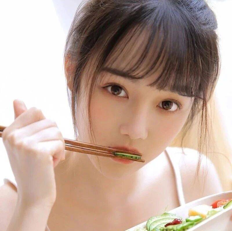 搞笑GIF：今天表姐出嫁了，心疼一下表姐夫_doge_胳膊_向婆婆