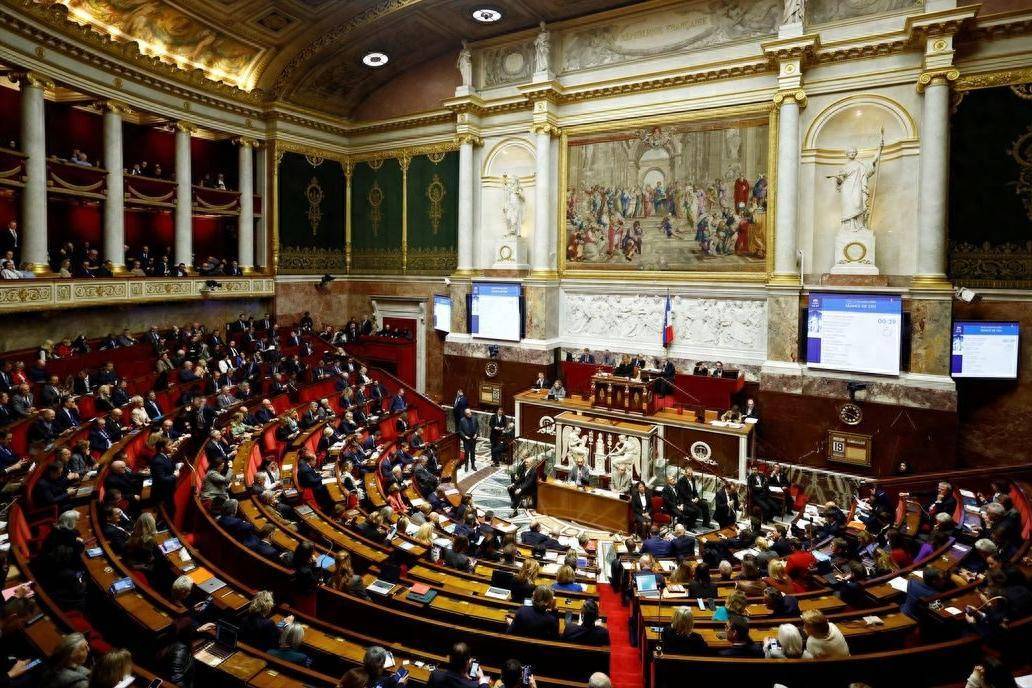 法议会三足鼎立,马克龙政令难行,总理频下台