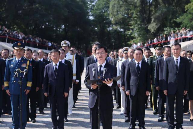 经党中央、国务院批准，第十二批在韩中国人民志愿军烈士遗骸安葬仪式在沈阳举行