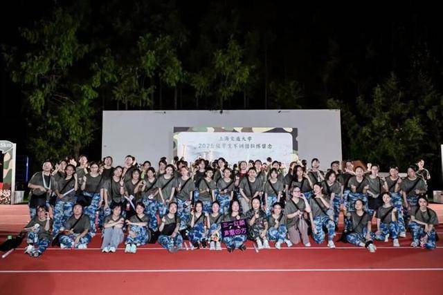 一往无前！大学新生星夜行军40里，超燃！
