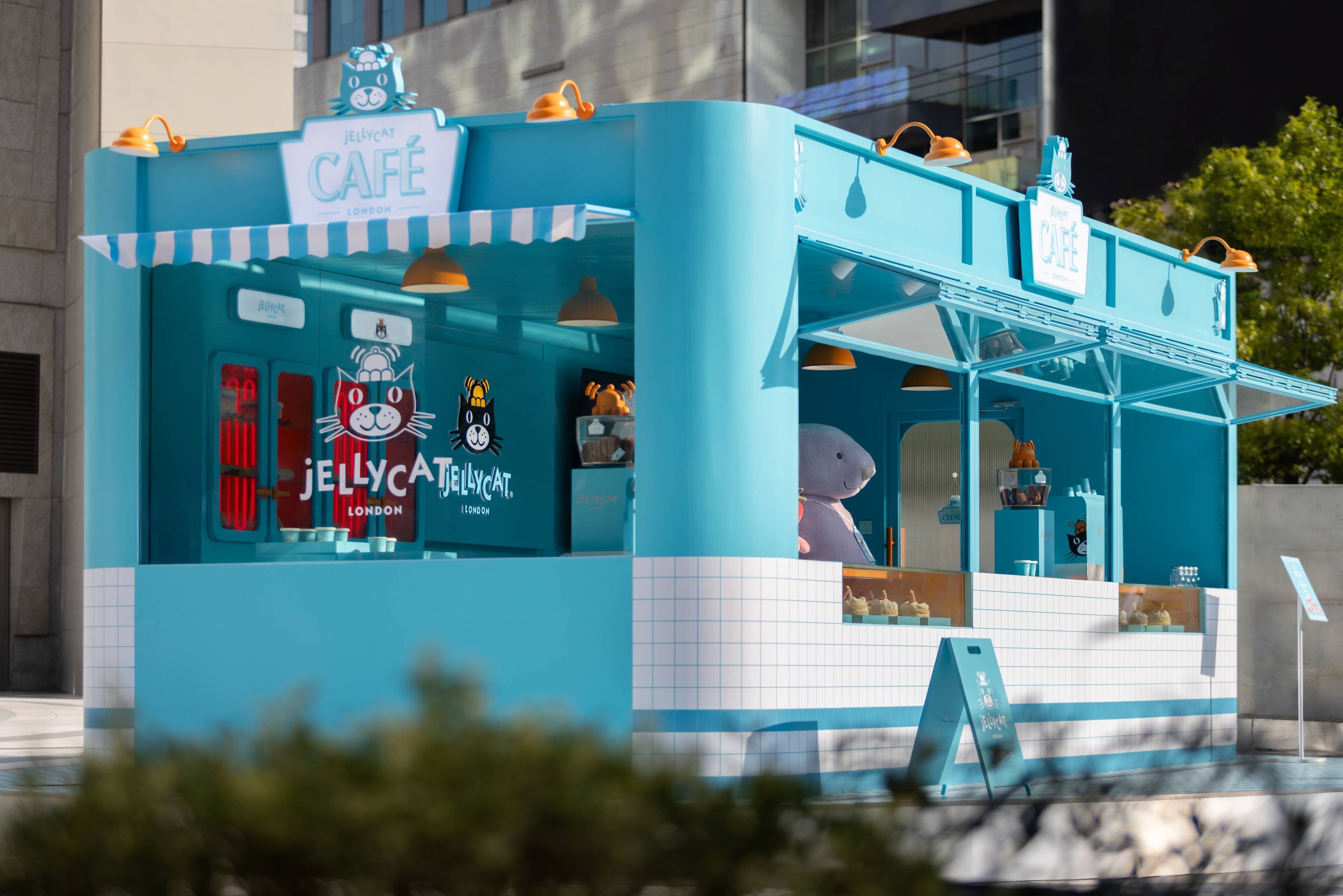 Jellycat CAFÉ登陆上海BALENCIAGA全新香