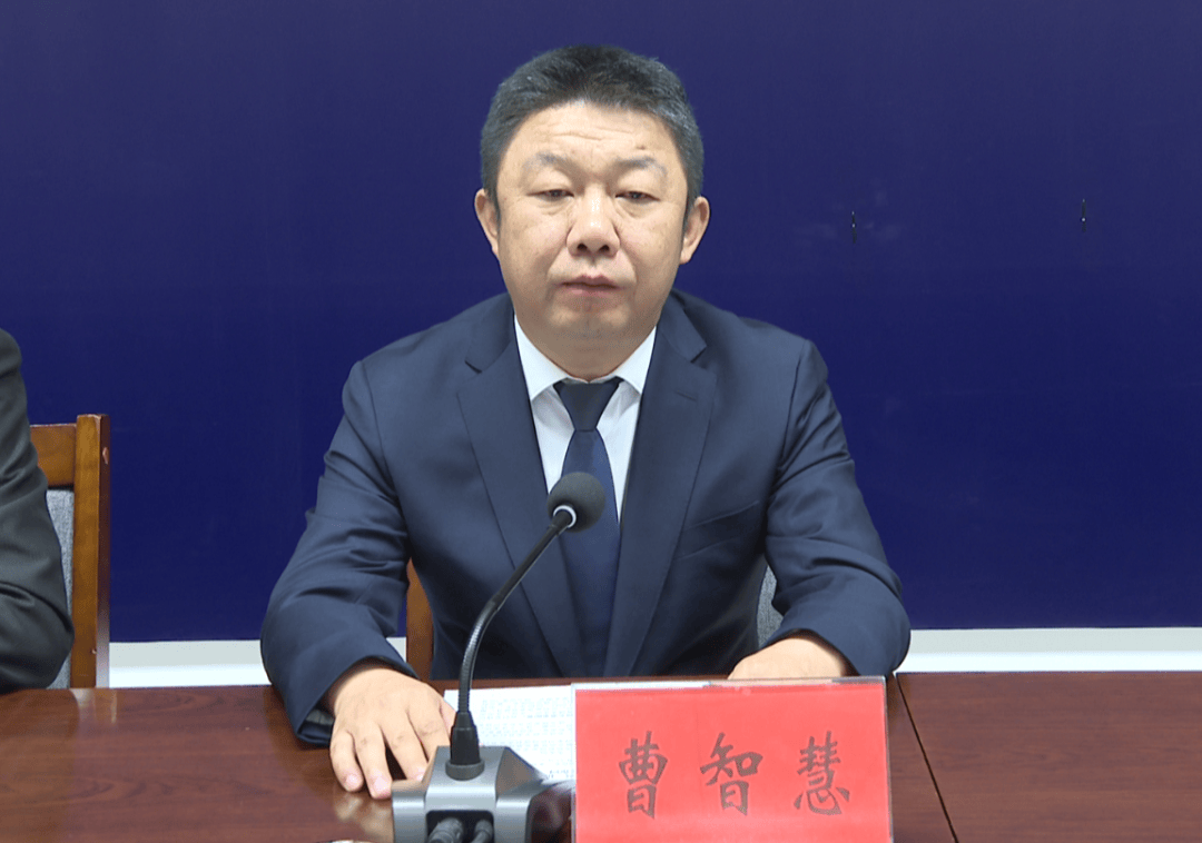 首先,请金川区委常委,常务副区长曹智慧介绍金川区乡村全面振兴和城乡