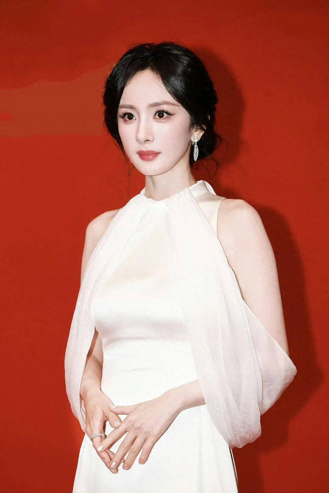 杨幂 | 旧梦与新辉交汇她是永不褪色的惊鸿