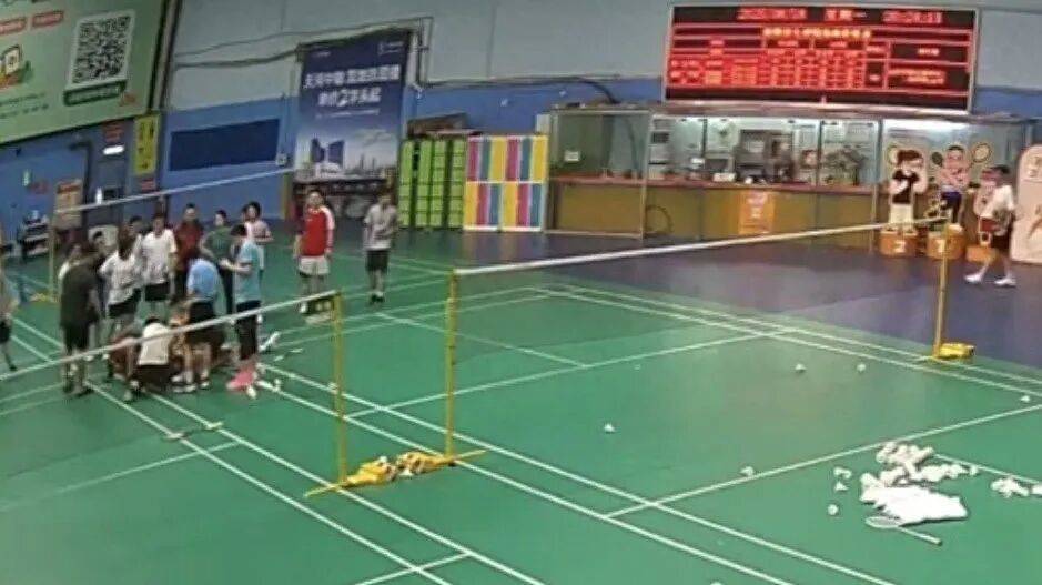 医学生刘清辉在羽毛球馆英勇救人，展现医者仁心