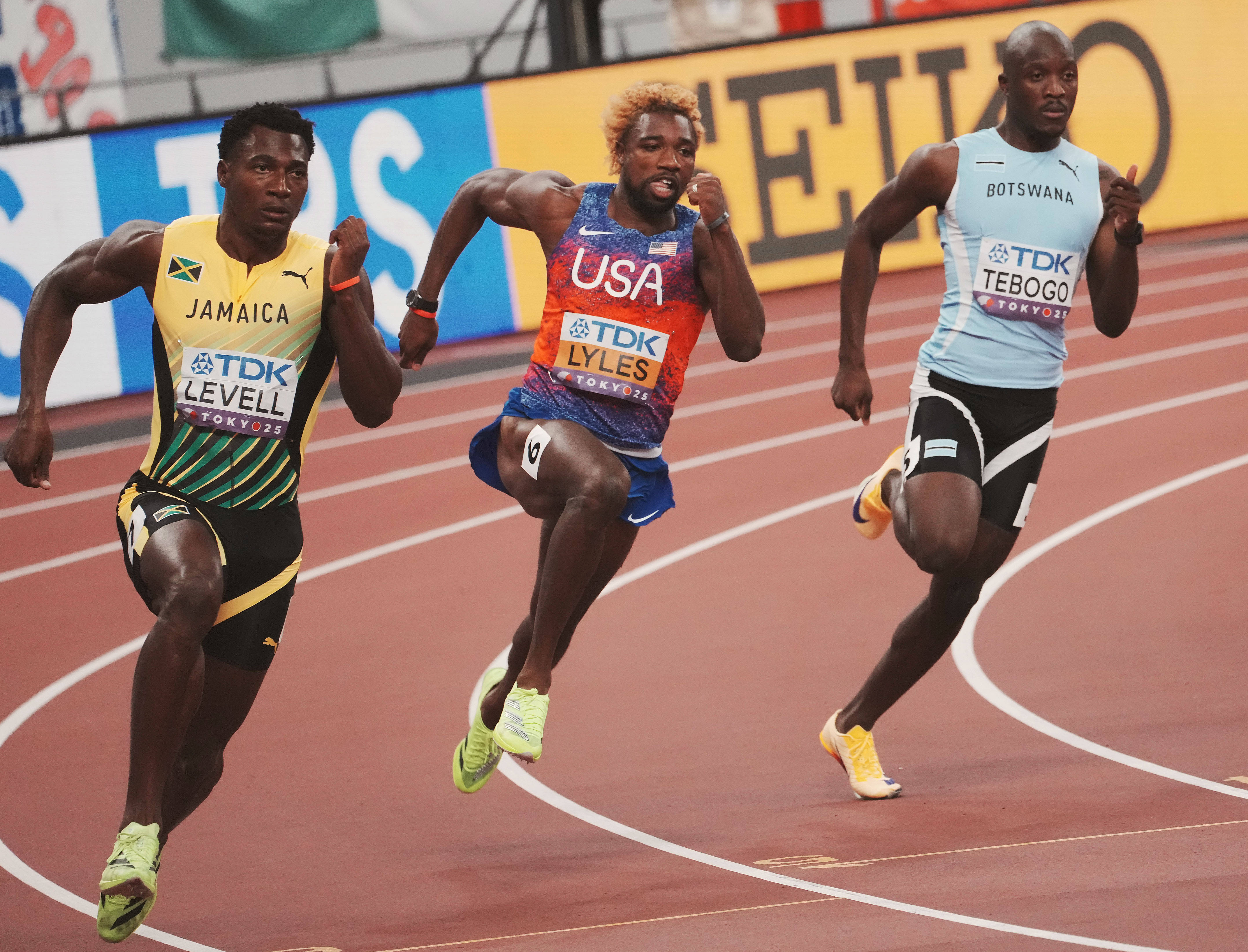 男子200米决赛赛况