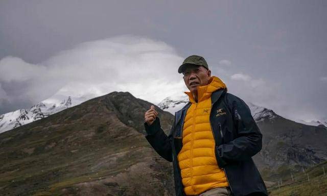蔡国强在喜马拉雅山脉放烟花引争议