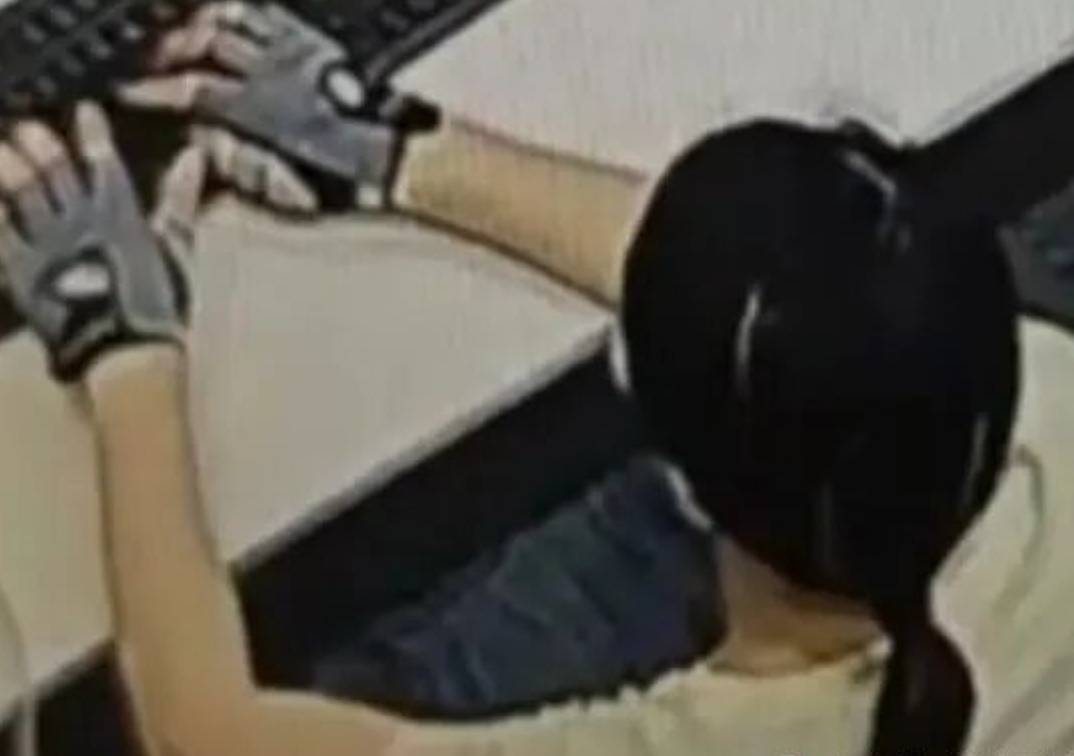 深圳一女子趁健身房前台不在，自行操作电脑续费两年会员，店家回应：已报警