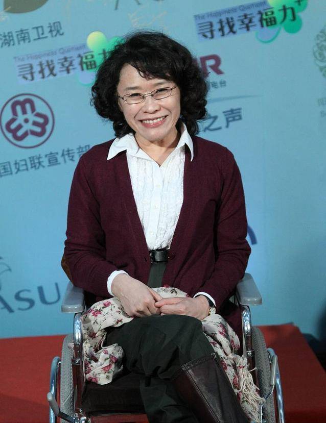 王佐良和张海迪:82年不顾阻挠结婚,勇面流言蜚语,终成神仙眷侣