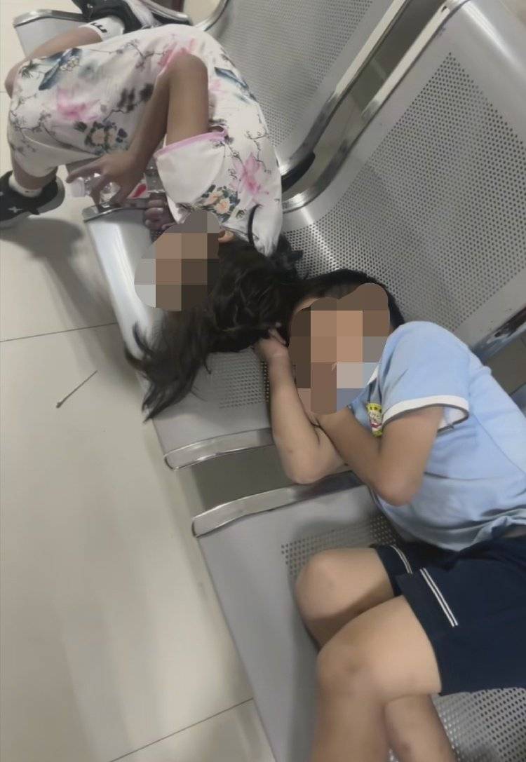 贵州习水多名小孩食用三明治后入院治疗 当地政府要求家长删视频