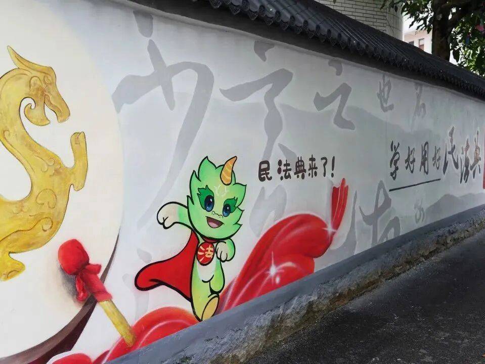 在村道两旁建设古韵古风的法治文化长廊与法治文化墙,以水墨画,漫画配