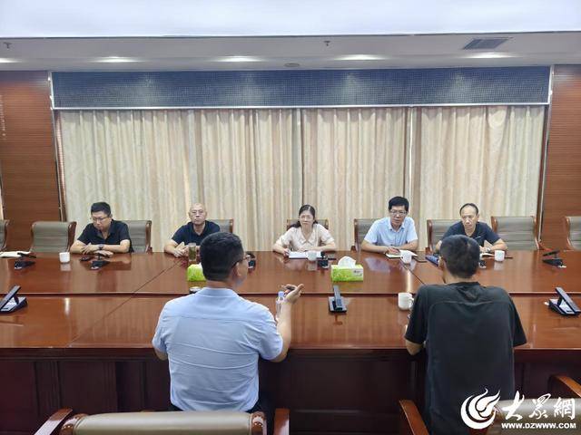 梁山县拳铺镇组团赴邹城市、沂水县“取经”小城镇建设