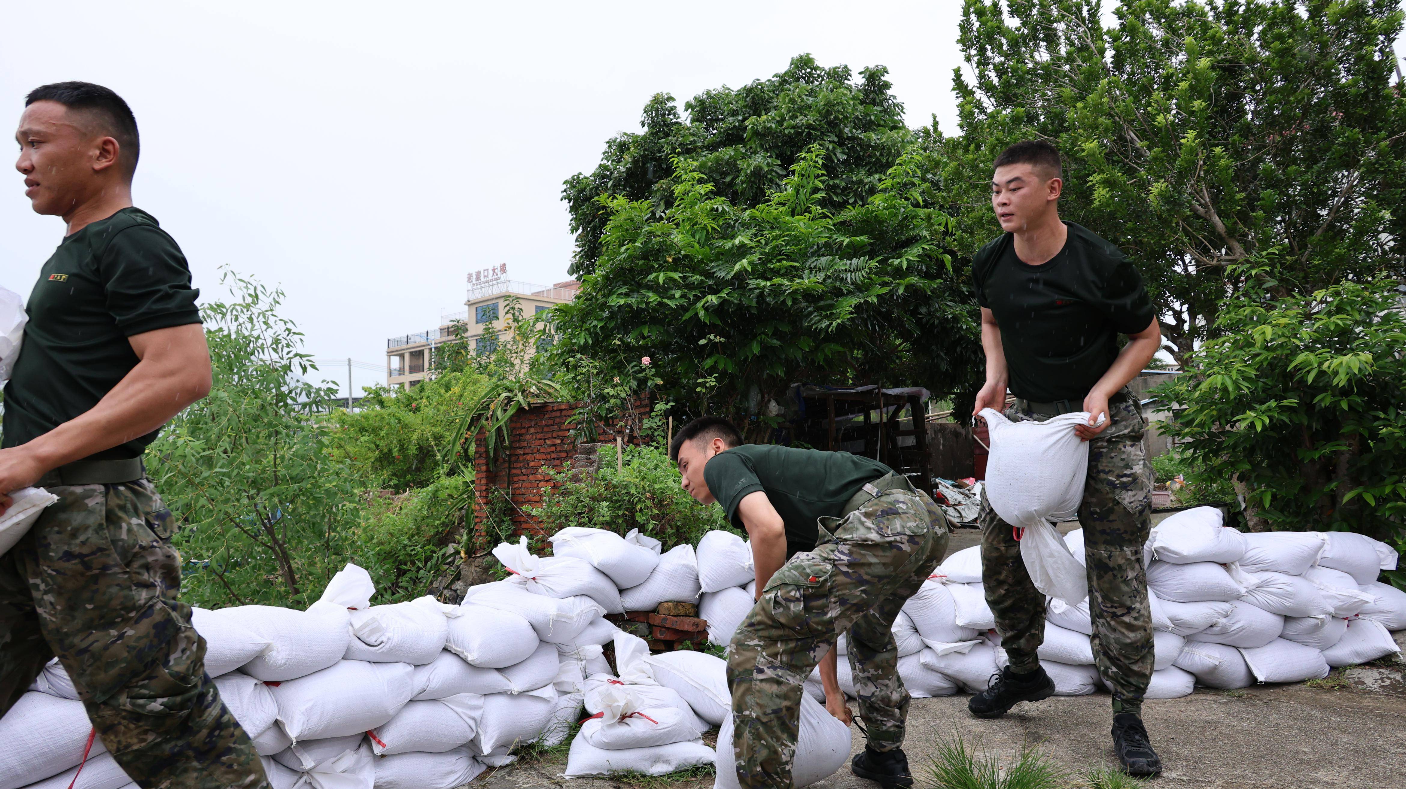 防御"桦加沙",武警惠州支队派出12个行动小组驰援惠东惠阳