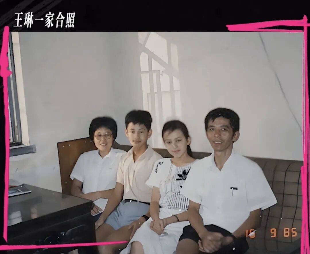 55岁王琳：风情万种，独身一人