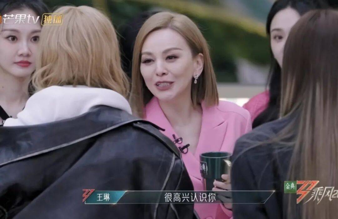 55岁王琳：风情万种，独身一人