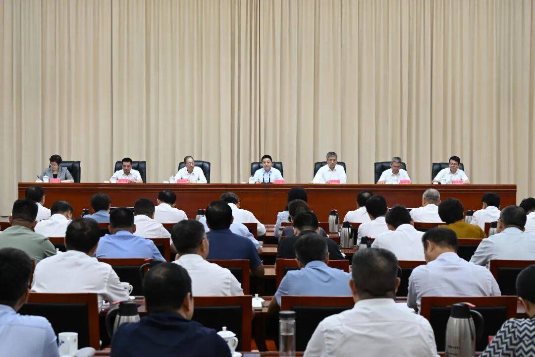 省长叶建春主持召开全省安全生产和秋冬季森林防灭火视频会议