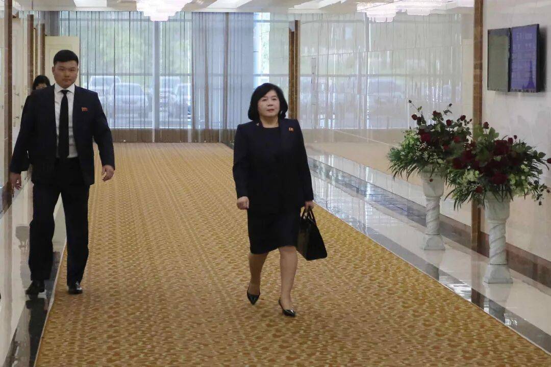 “首次单独访华”，崔善姬抵京