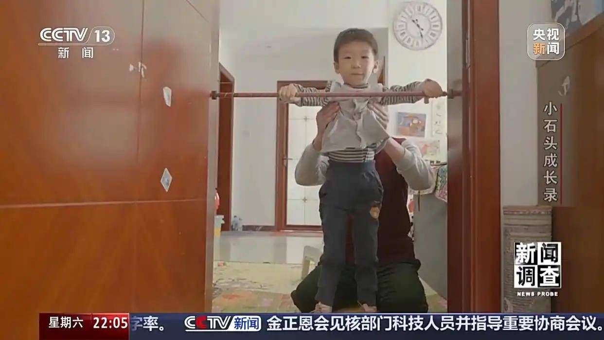 70万一针救命药进医保 罕见病男孩上学了