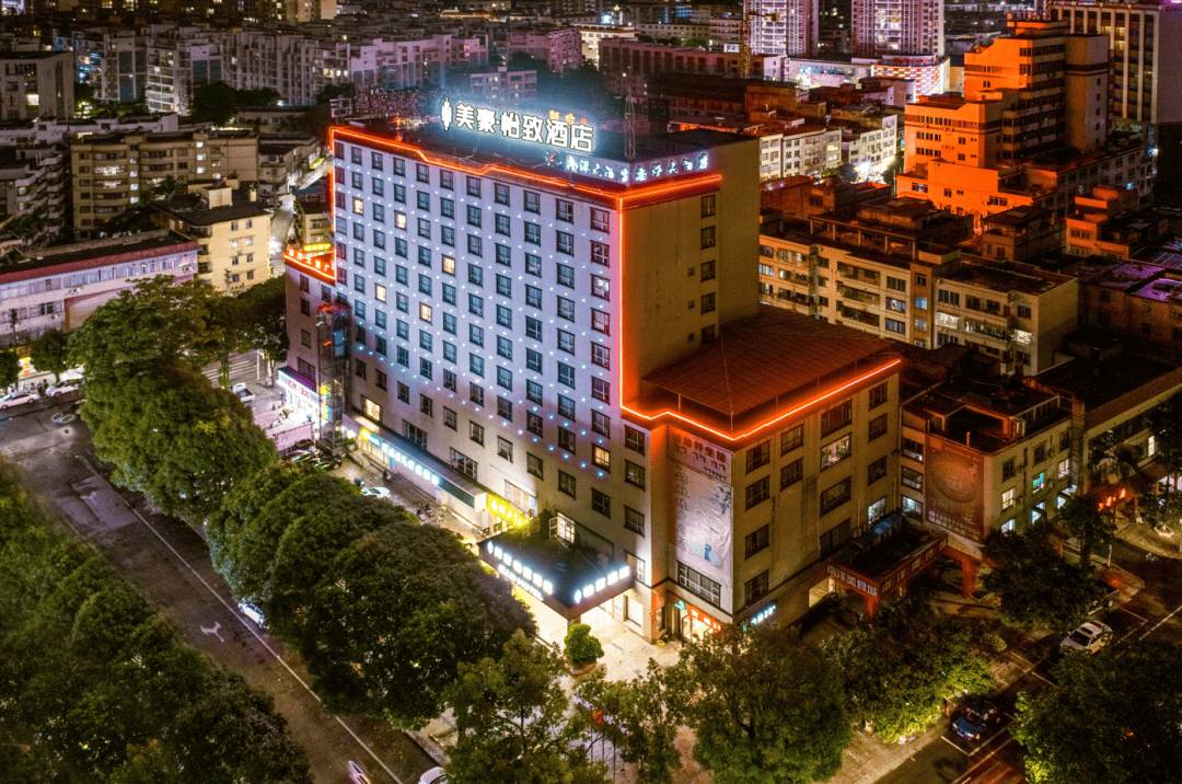 浦北县小江镇南洋街1号开放时间:全天雅斯菲尔酒店地理位置:浦北县东