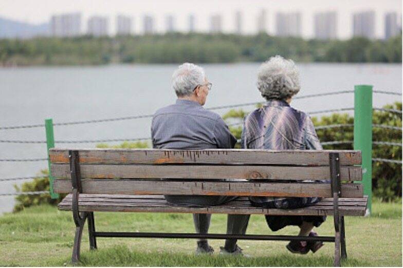 首批丁克夫妻离世，遗产归谁所有？上海徐汇3000丁克老人遗产分配成难题｜鱼眼·观察