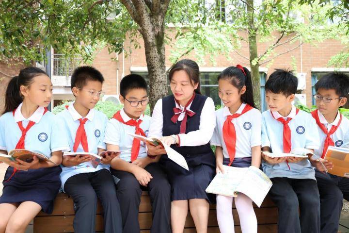重庆市沙坪坝区名校联合外语小学校戴婧被评为沙坪坝教育卫生工作先进个人