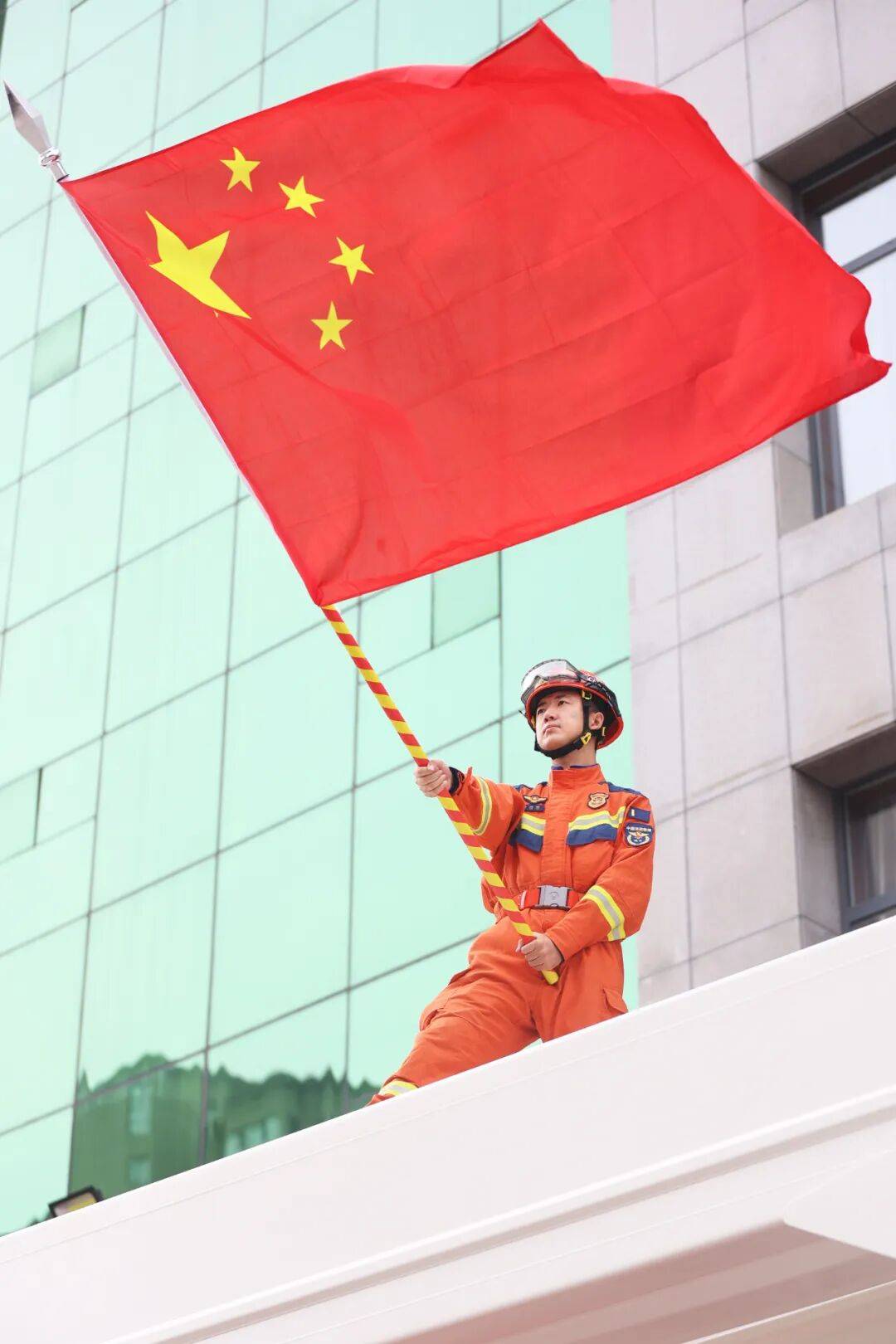 最暖"火焰蓝",最深"中国红"!他们向祖国母亲献上最深情的祝福