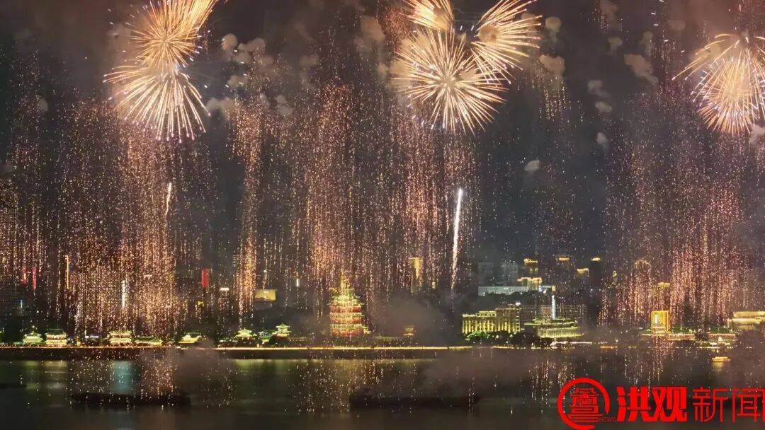 全网刷屏！这场烟花，有“亿点点”震撼！