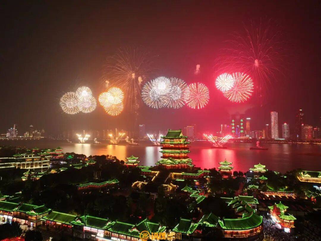 全网刷屏！这场烟花，有“亿点点”震撼！