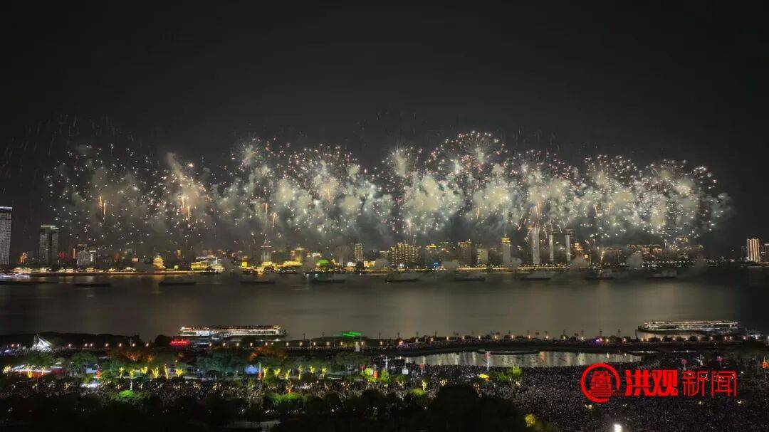 全网刷屏！这场烟花，有“亿点点”震撼！