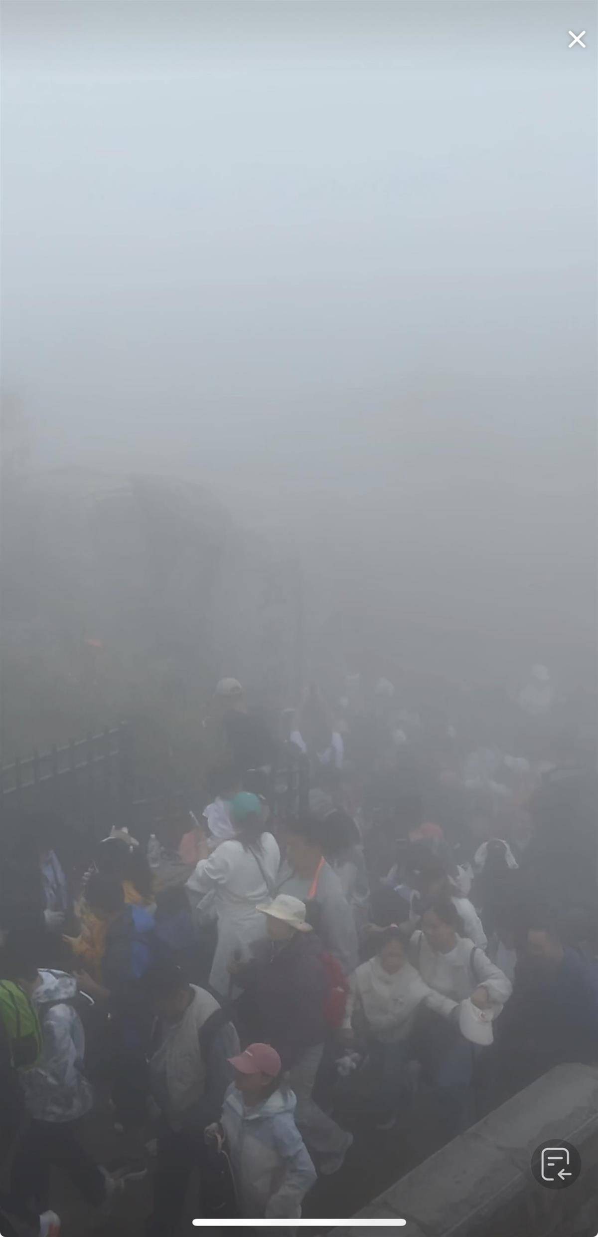 3日门票已售罄，暂停检票1小时，泰山风景区1小时内连发两条通告，客服：已恢复入园