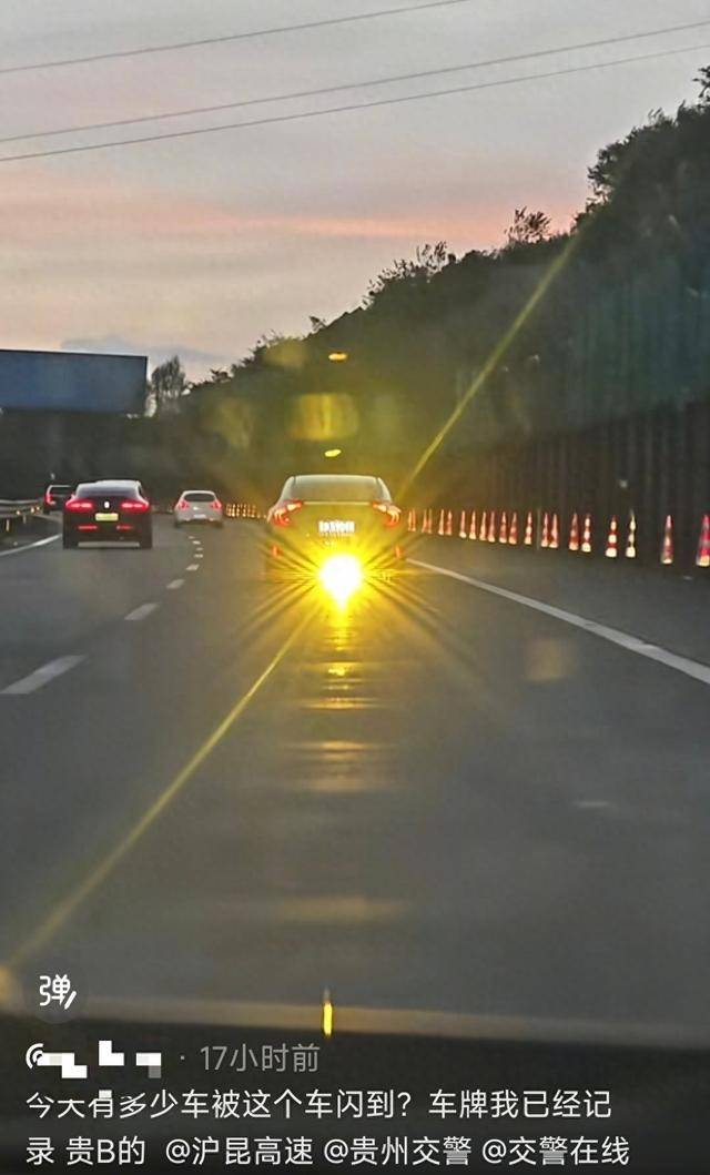 网友称高速上有车装远光灯长时间闪后车，交警：已对其进行相应处罚