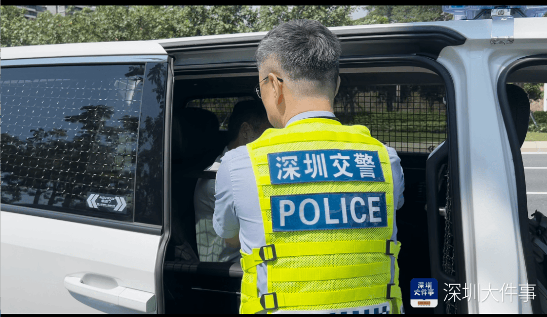 高速上有人吐血不止，意识模糊！深圳交警一举动抢回一条命