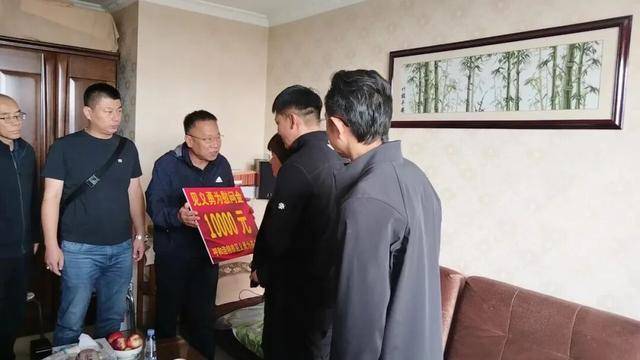 60岁老人救落水父子不幸溺亡，离退休仅23天，获救者：太对不起叔叔了