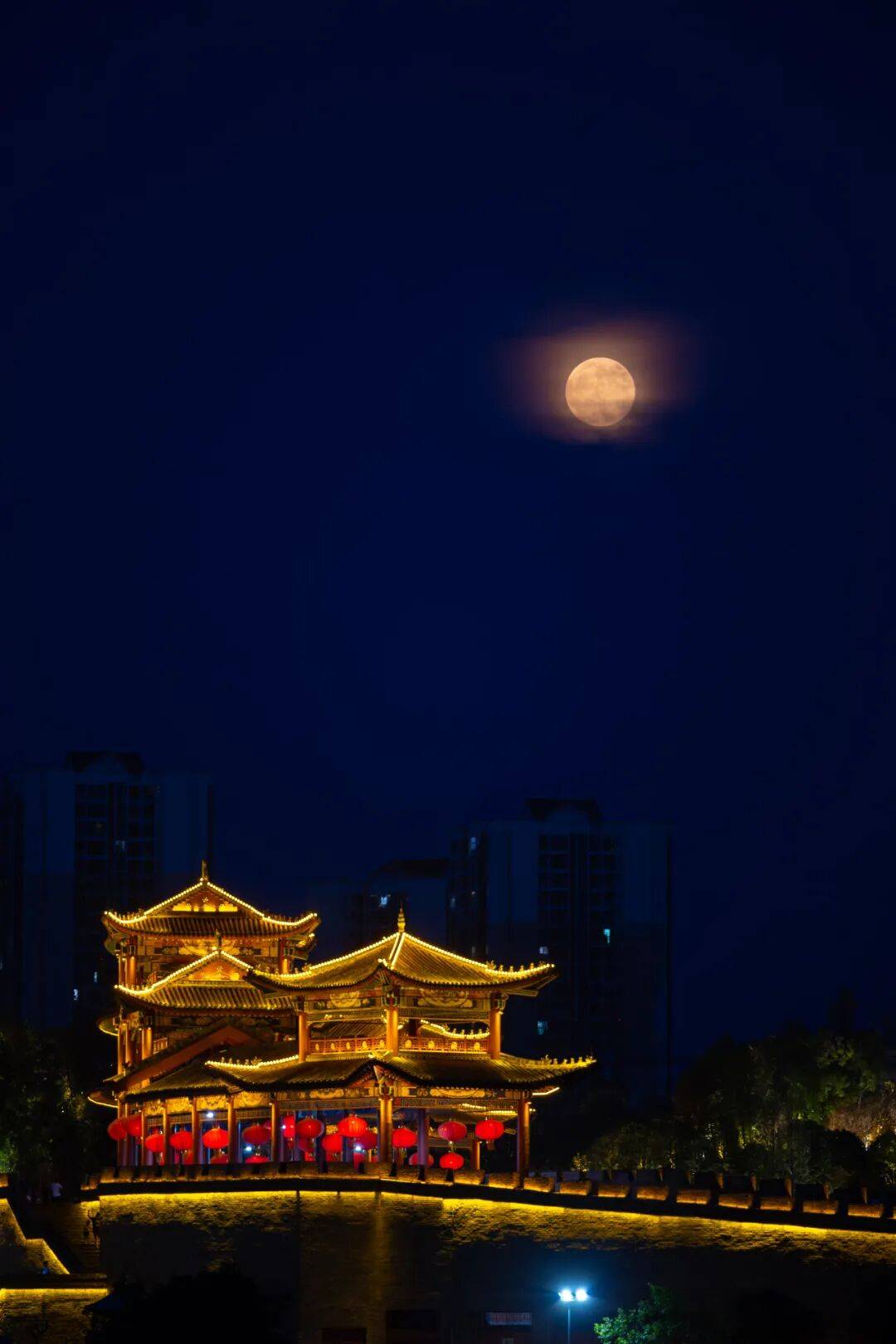 此刻,重庆皓月当空!来一个全是月亮的评论区!