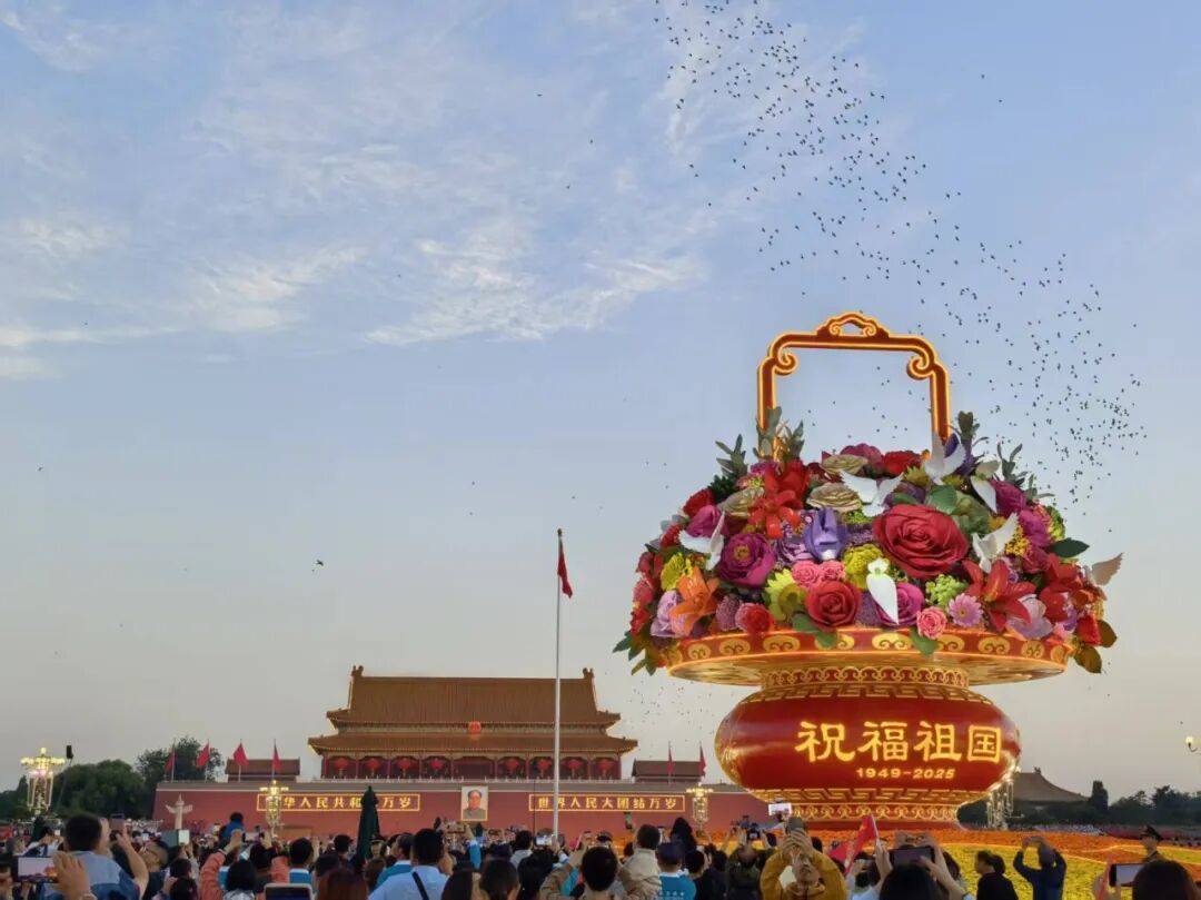 月满华诞，双节同辉