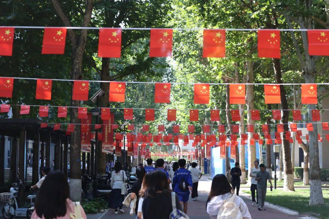 月满华诞，双节同辉