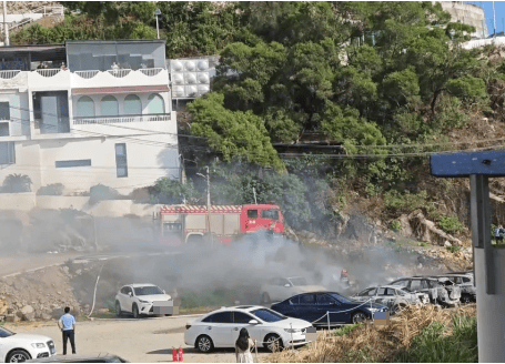 停车场内电车起火引发8辆车被烧，官方回应→