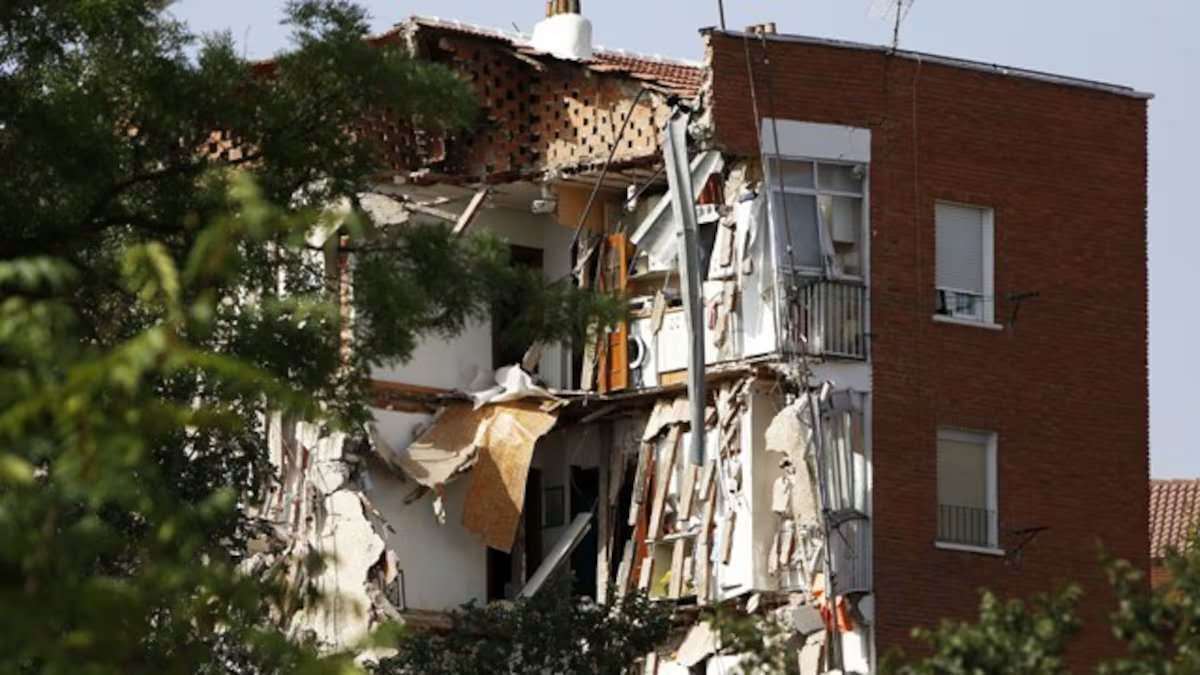 西班牙马德里市中心一建筑部分坍塌 致2人失踪1人重伤