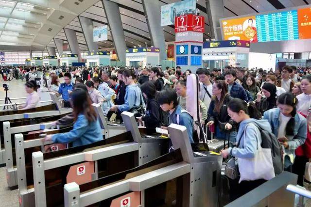 10月8日，国铁北京局共计发送旅客151.5万人次