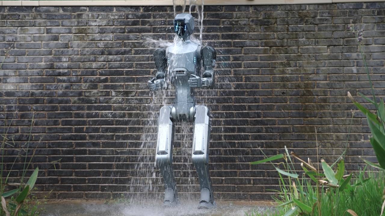 突破环境限制！全球首款全天候人形机器人云深处DR02问世