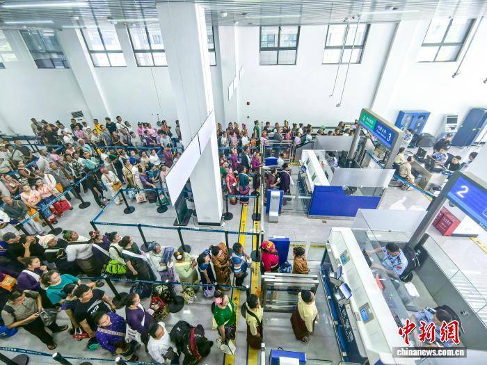 中缅边境打洛口岸单日出入境旅客破万人次