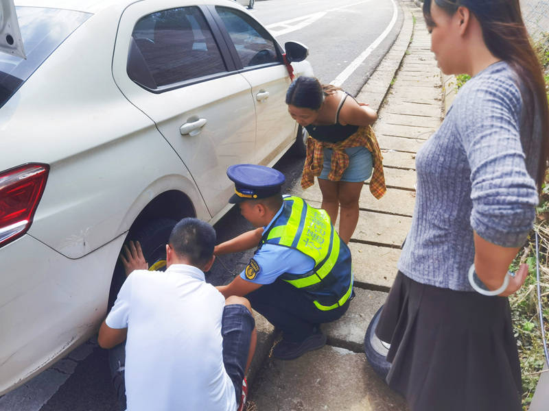 “双节”坚守一线 贵州交通执法全力护航群众平安出行