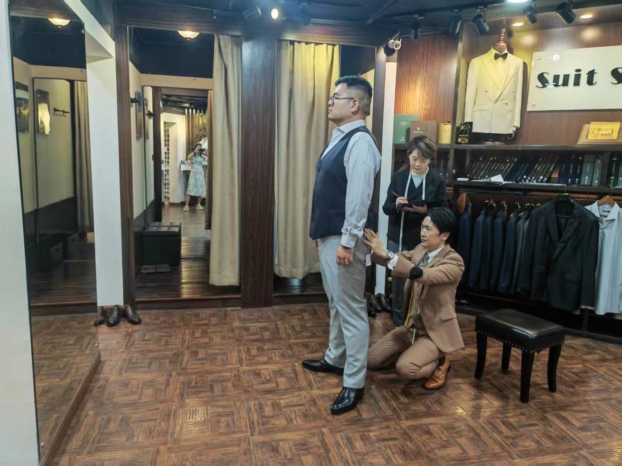 日本裁缝上海开店十多年：定制西服，也是定制记忆 | 上海滩上洋掌柜