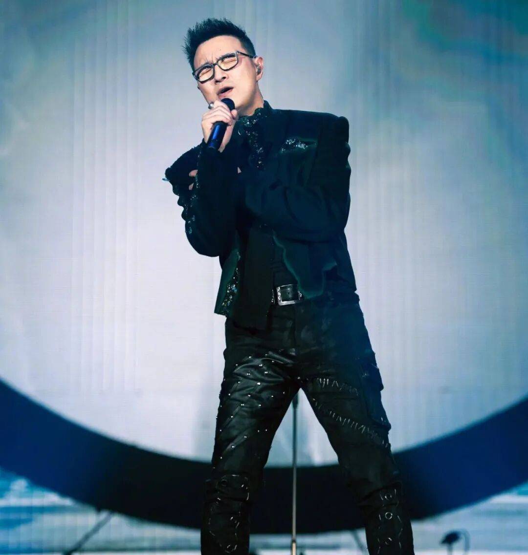 汪峰前任葛荟婕公开回应不亲自抚养女儿原因生下女儿时年仅18岁心智