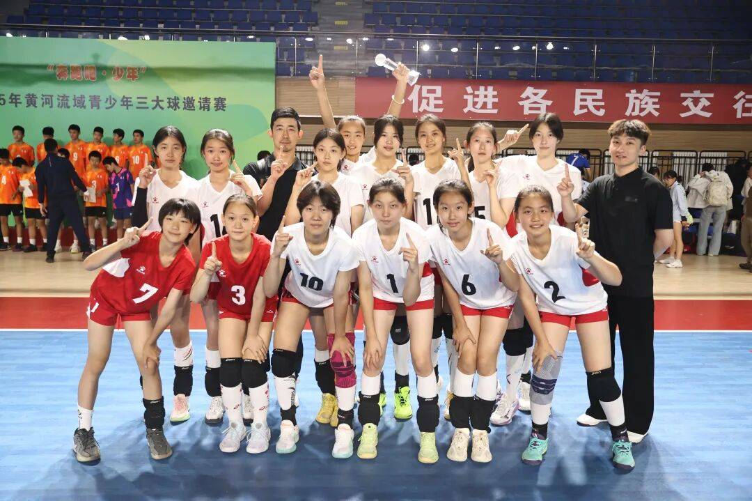 呼市一中初中部女排代表内蒙古在2025年黄河