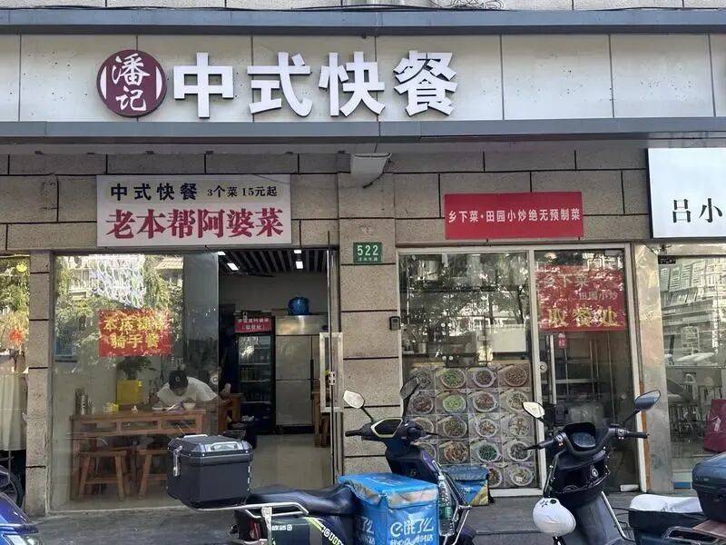 沪上网红外卖店“门头光鲜、顾客盈门”:实地一看让人傻眼(图3)