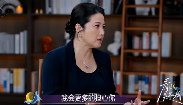 52岁颜丙燕自曝已停经！胖了30斤，小20岁男友不在乎，接受丁克