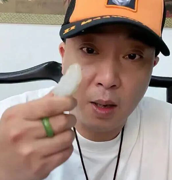扫描“主播”｜“柴怼怼”的生意经：打假吸粉引流后售假，曾蓄意抹黑胖东玉石质量