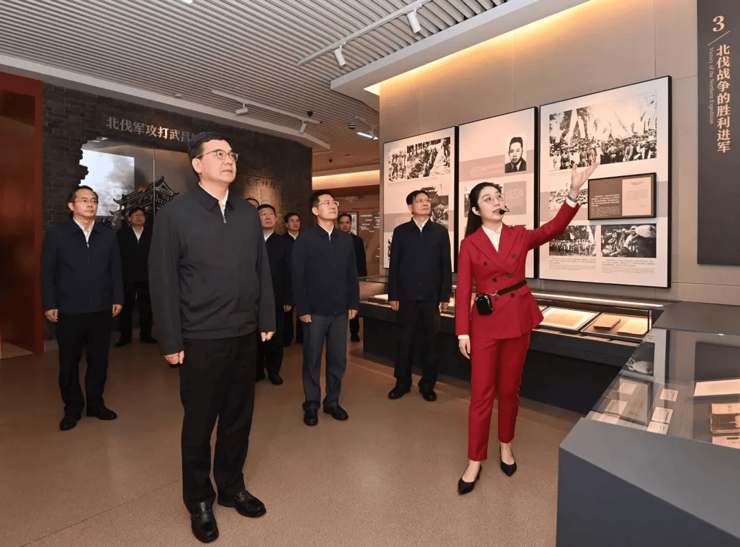 履新武汉市委书记当天，盛阅春学习调研